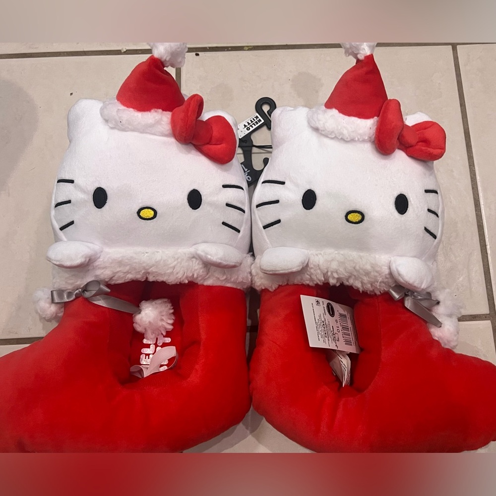 BRAND NEWHello Kitty by Sanrio Red Christmas Holiday Stocking Slippers Size 9/10